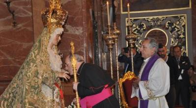D. Juan José Asenjo Pelegrina, Arzobispo dela Diócesis de Sevilla, preside la Función de la Virgen de la Esperanza