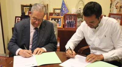 Firma de contrato con ELALUZA