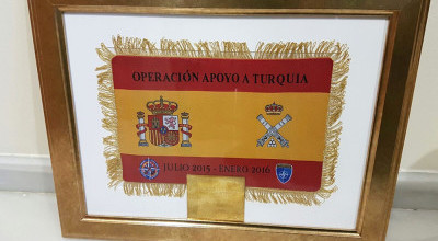 Visita a la Basílica de una representación militar
