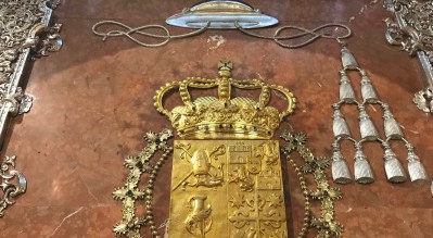 Reubicado el dosel de la Coronación en el Camarín