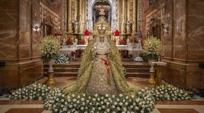 María Santísima de la Esperanza Macarena es repuesta al culto
