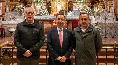 La Hermandad de la Macarena recibe la visita del cartelista de la Semana Santa 2026, José Antonio Zamora
